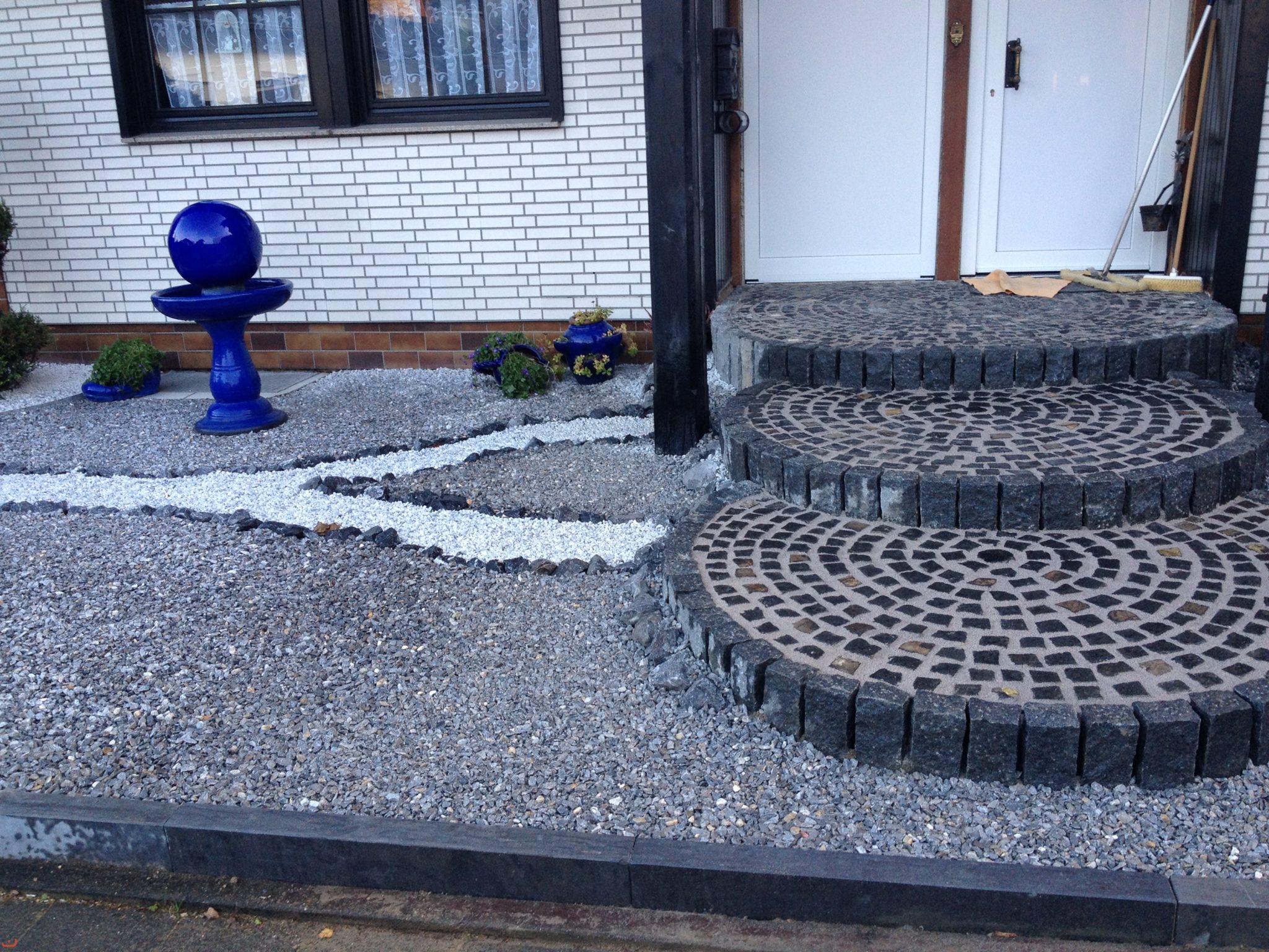 Hauseingang-Garageneinfahrt-Basalt 2 | Natursteine Dayan